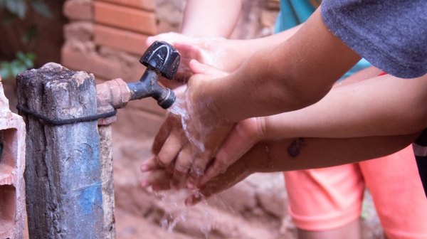 Hábitat para la humanidad y aliados inician campaña para mejorar saneamiento de una comunidad luqueña