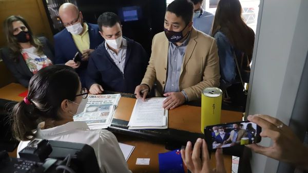 Opositores presentan denuncia por presunta corrupción de Nenecho