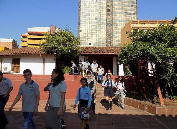 Diario HOY | Instando a la lectura, vuelven los "Viernes Divertidos" a la Manzana de la Rivera