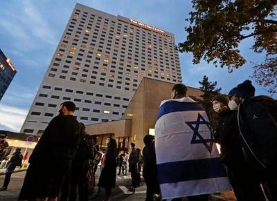 Un hotel alemán le negó el servicio a un cantante por llevar un colgante con la Estrella de David
