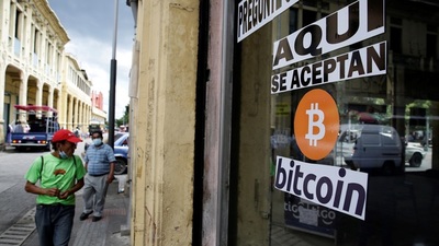 Bitcóin cumple un mes de adopción en El Salvador con dudas en su transparencia - MarketData
