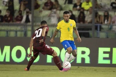 Brasil pasa un susto pero remonta sobre el final