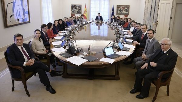 Gobierno español aprobó el gasto social más alto de la historia - ADN Digital
