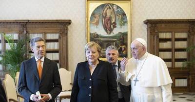 La Nación / Angela Merkel se despide del Papa y Draghi durante su viaje a Roma