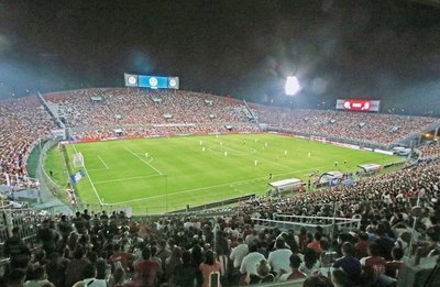 Crónica / ¡Los fanáticos no dejan de creer en la Albirró!