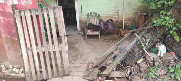 Crónica / ¡POLIS OJAVY DE CASA! Abuelos aterrados: “Entraron con violencia”