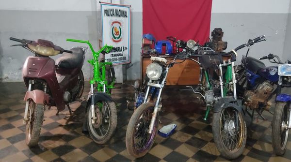 Detienen a dos hombres e incautan varias motos y motores de biciclos - Nacionales - ABC Color