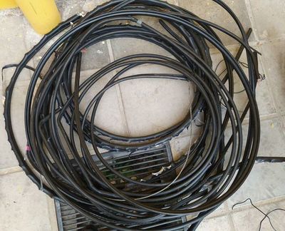 Descubren a un hombre hurtando cable de expredio de Copaco en Trinidad - Nacionales - ABC Color