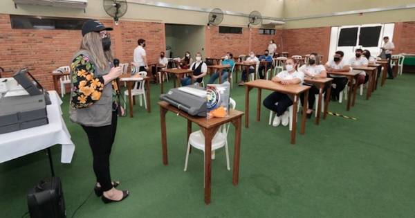 La Nación / Capacitaron a miembros de mesa