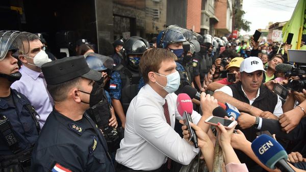Docentes rechazan 11% y siguen protestas sin clases