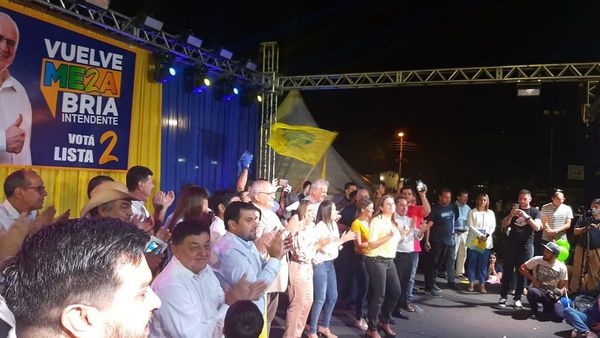 Meza Bría cierra campaña con fuerte respaldo de oposición