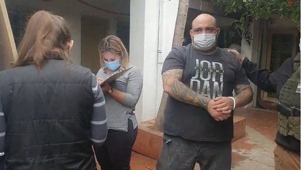 Detienen a vocalista de Pipa para Tabaco por venta de droga