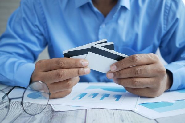 Compras con tarjeta de crédito alcanzarían niveles pre-pandemia recién en 2022, a pesar de crecimiento de 20% en 2021 - MarketData