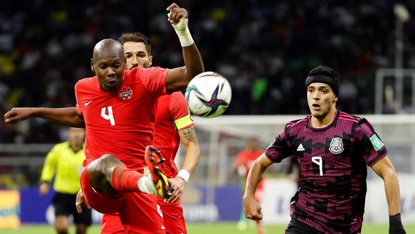 México empata con Canadá y pierde liderato de la Concacaf