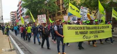 Docentes de la OTEP-SN continuarán con las protestas en todo el país - Noticiero Paraguay