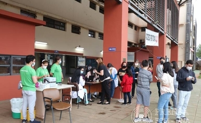 Diario HOY | Más de 250 adolescentes con patología de base recibieron segunda dosis en Clínicas