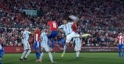 Crónica / ¡Ni se fijaron bien! Conmebol compartió la revisión del VAR y...