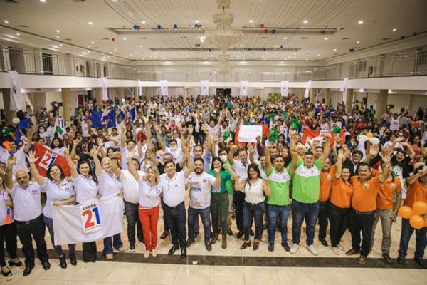 Rojas Borja cerró campaña entre compañeros de sueños e ideales