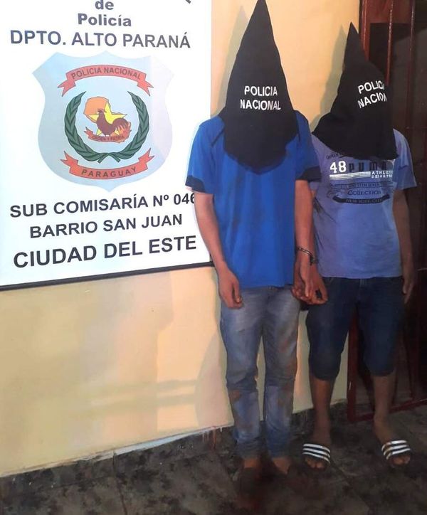 Vecinos persiguen y capturan a dos maleantes tras asalto en una plaza - ABC en el Este - ABC Color