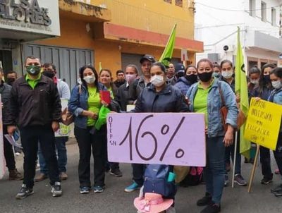 Fracasa negociación entre Gobierno y gremios docentes por reajuste salarial · Radio Monumental 1080 AM