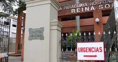 La Nación / Insólito: salió de su casa a orinar por la pared y se electrocutó