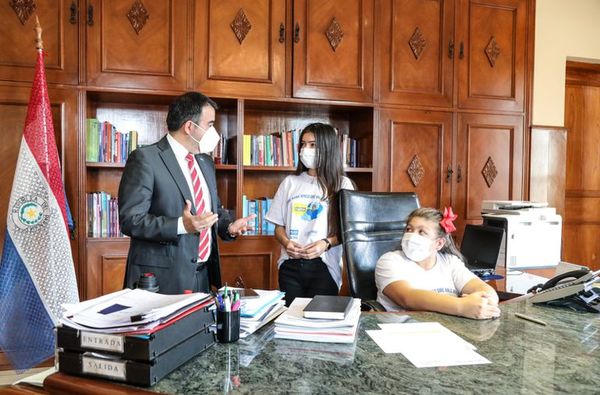 Ana Luján y Luján Milagros asumieron como ministras de Hacienda - Nacionales - ABC Color