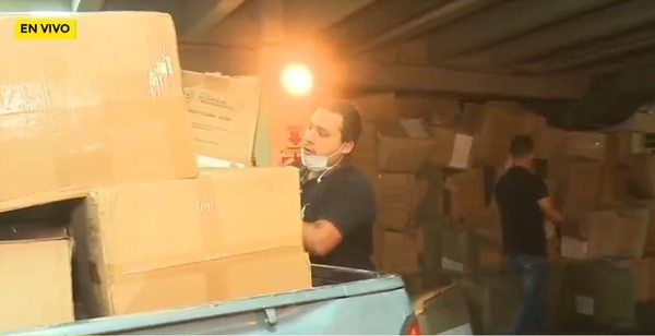 Batas tiradas en Municipalidad de Asunción: Ministerio de Salud investigará qué pasó con insumos - A La Gran 7-30 - ABC Color