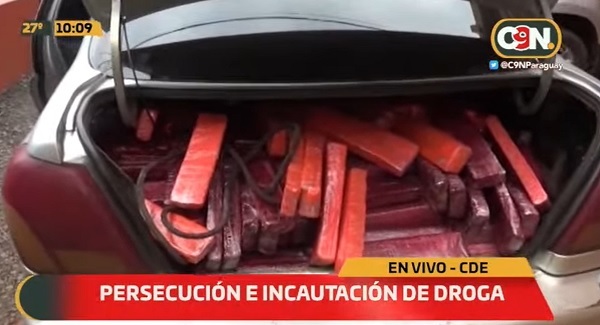 Conductor cae con droga tras persecución