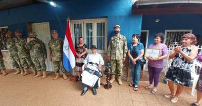 La Nación / Excombatiente del Chaco recibió homenajes al cumplir 107 años en Coronel Oviedo
