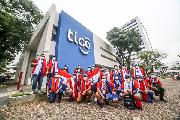 Tigo rinde homenaje a quienes no pararon desde el día uno, recibieron reconocimiento de hinchas en nombre de todo el país - Megacadena — Últimas Noticias de Paraguay