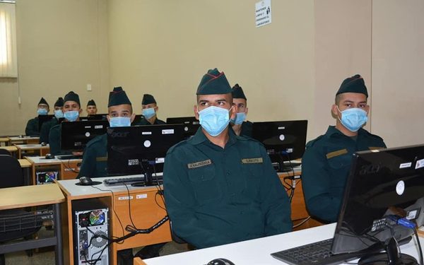 Inician curso de informática dirigido a soldados de 3º División de Infantería