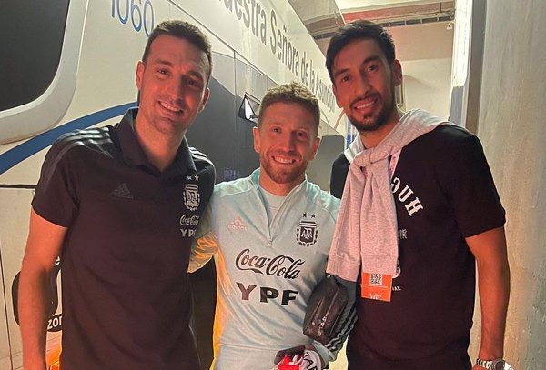 Marcelo Estigarribia visitó a sus amigos de la selección argentina