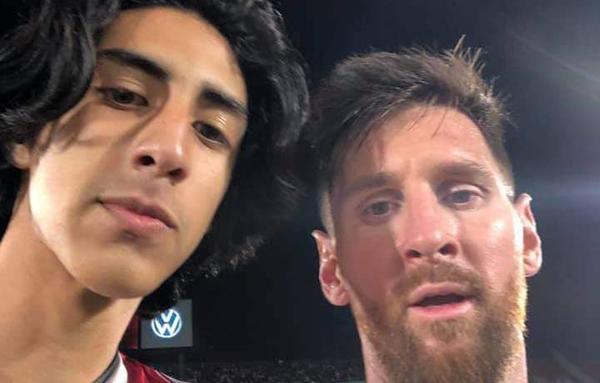 “Disfruté mucho el momento”, expresó el hincha que se sacó una foto con Messi
