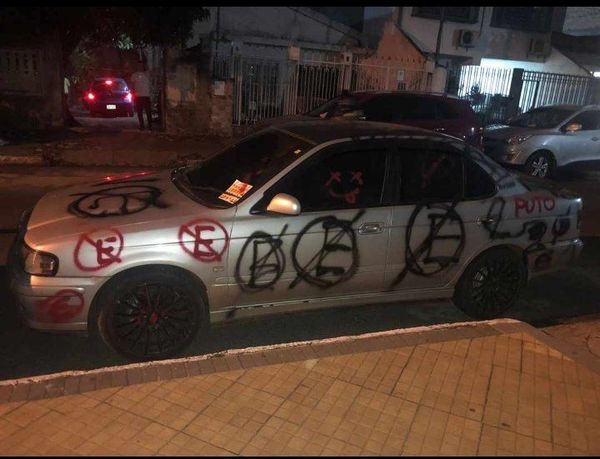 El que estaciona donde no debe, termina... ¡graffiteado! - Nacionales - ABC Color