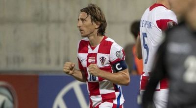 Modric asiste, falla un penal y Croacia gana