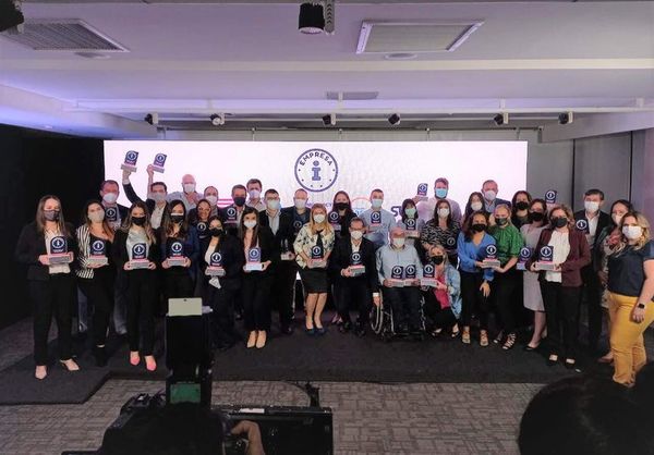 Fundación Saraki y Red Summa entregaron premios con el sello “Empresa i” - Estilo de vida - ABC Color