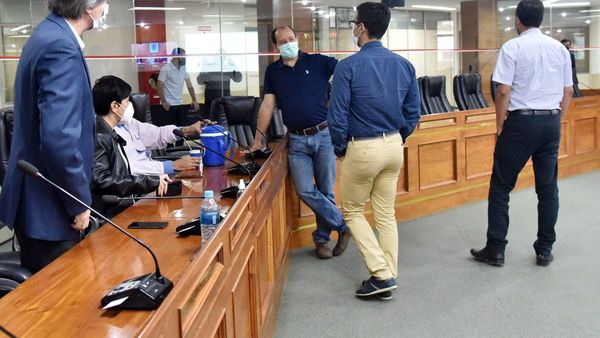 Leales a Nenecho evitan tratar sobre sospechosas compras