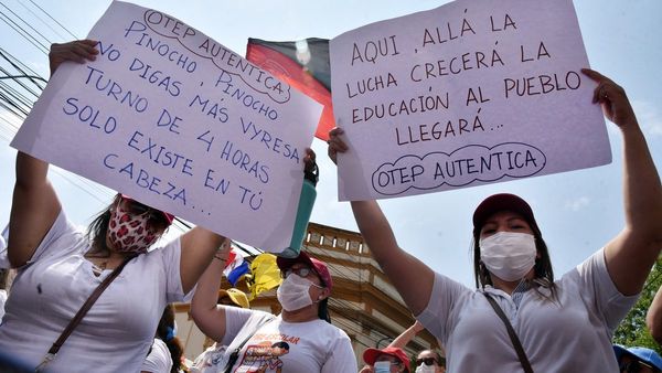 Docentes siguen protestas desde el lunes