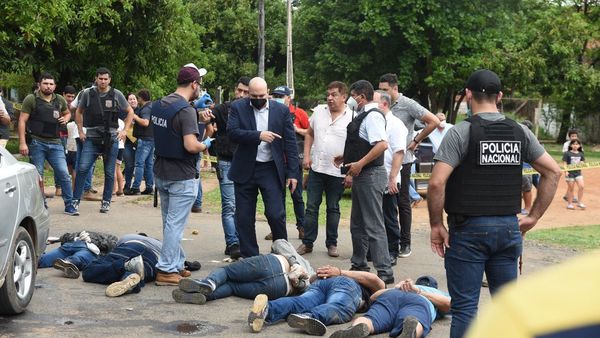 Detienen a sospechosos y recuperan botín de violento asalto a políticos