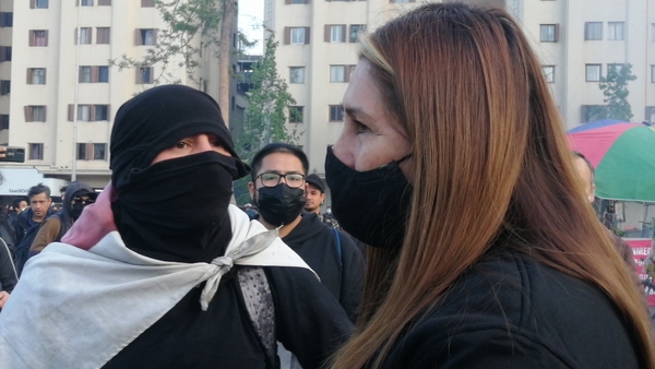 Manifestantes en Santiago piden la renuncia de Piñera por los papeles de Pandora - El Independiente