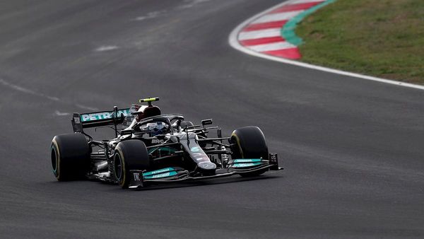 Valtteri Bottas sale primero por sanción Hamilton en Turquía