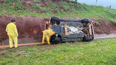 TRP: VEHÍCULO TERMINÓ VOLCANDO AL COSTADO DE LA RUTA