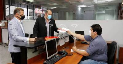 La Nación / Denuncian ante la Fiscalía que personas utilizaron logo del diario La Nación para difundir noticia falsa