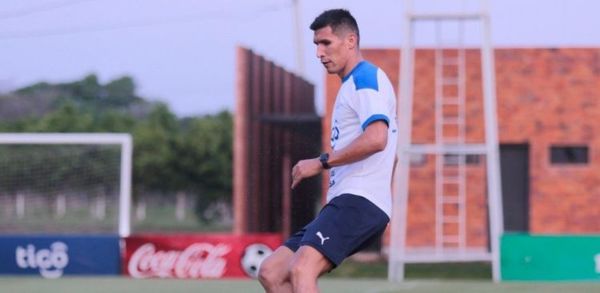 Marcos Cáceres, baja en la Albirroja para el juego ante Chile