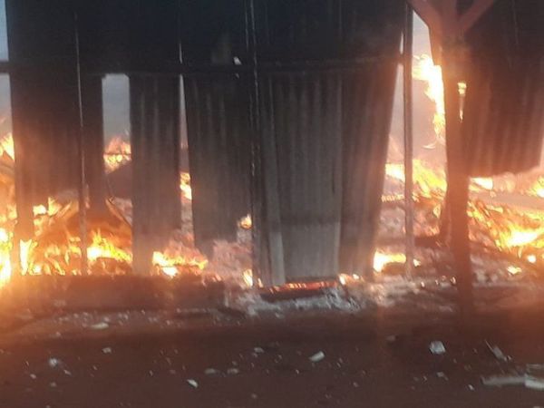 Vivienda precaria es consumida completamente por el fuego en Hernandarias
