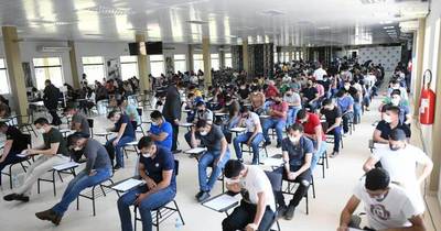 La Nación / Tras revisar exámenes, más de 400 personas compiten por 179 cargos en Itaipú