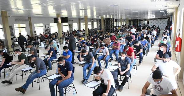La Nación / Tras revisar exámenes, más de 400 personas compiten por 179 cargos en Itaipú