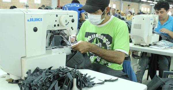 La Nación / Ventas de firmas textiles caen 30% por efecto del contrabando