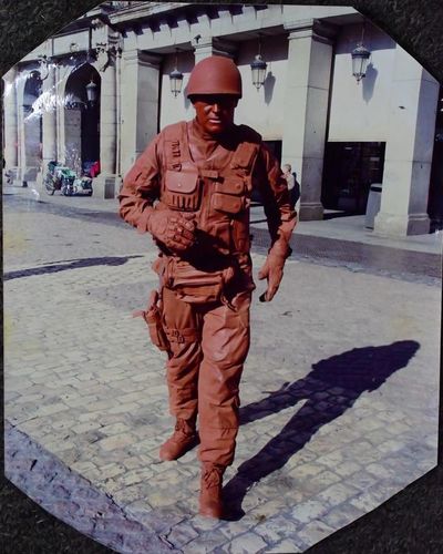 La conmovedora historia de un soldado de barro - ABC Revista - ABC Color
