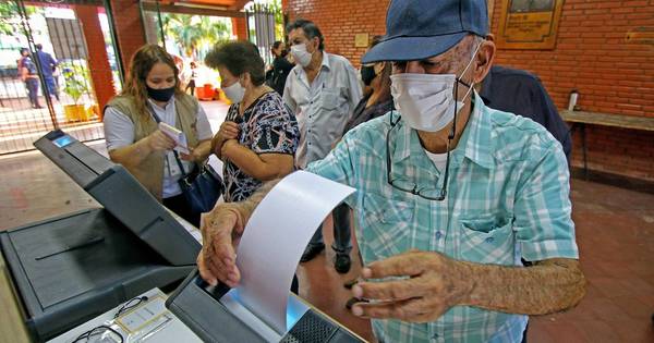 La Nación / Elecciones Municipales en Imágenes - OJO Galería